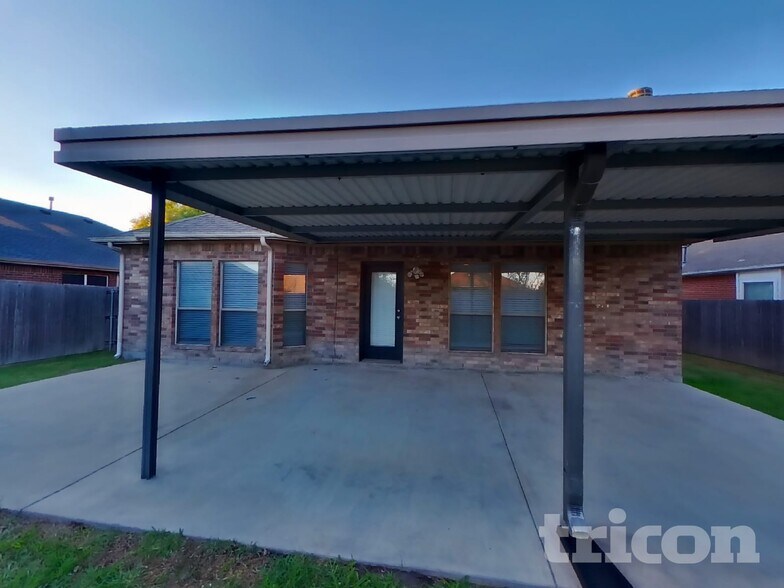 Building Photo - 511 Wolf Dr