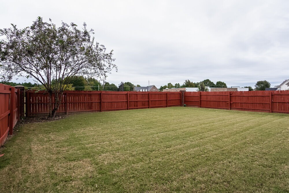 Building Photo - 1118 Greenwich Dr