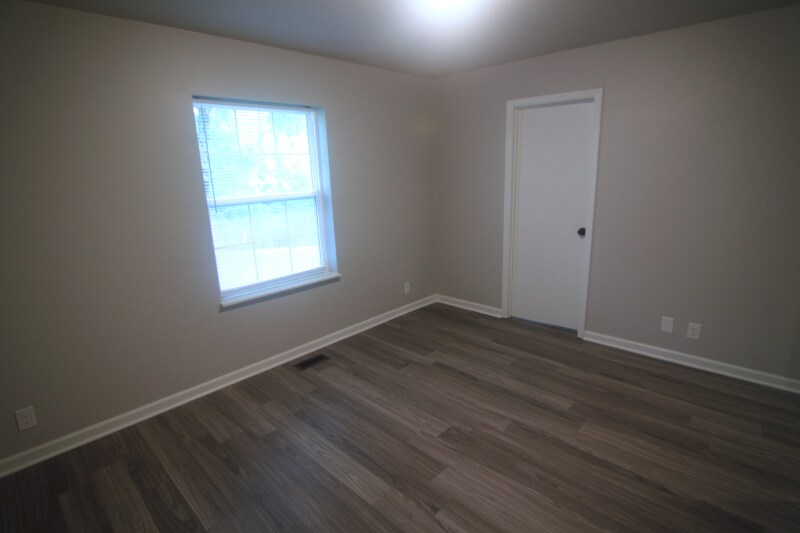 Building Photo - 256 Chestnut Ln