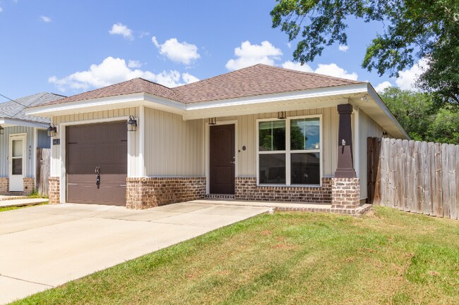 Building Photo - 8422 Rose Ave