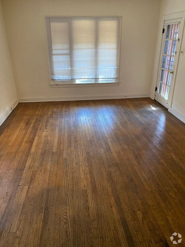 Building Photo - 1 Bedroom with Basement & Enclosed Yard