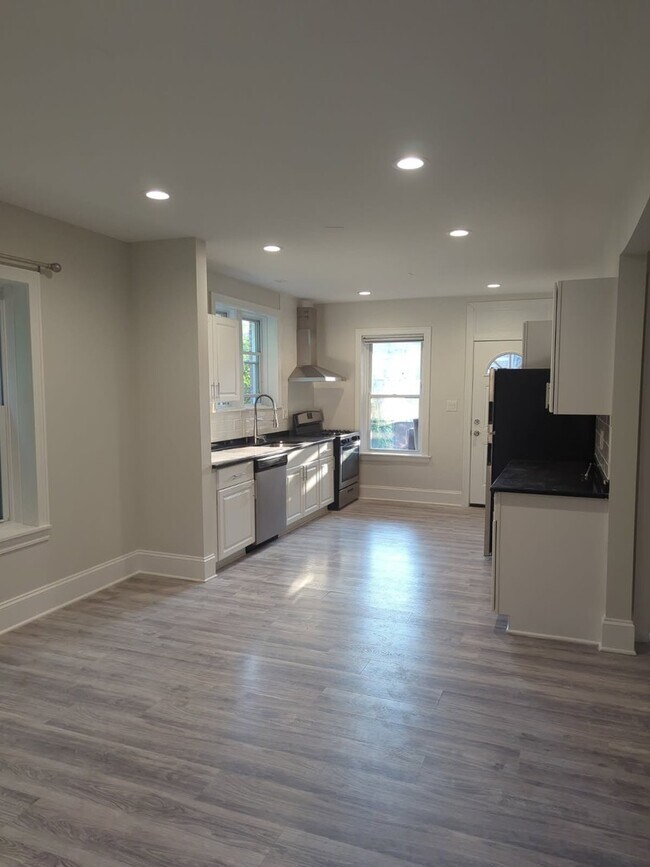 Building Photo - 7910 Karlov Ave
