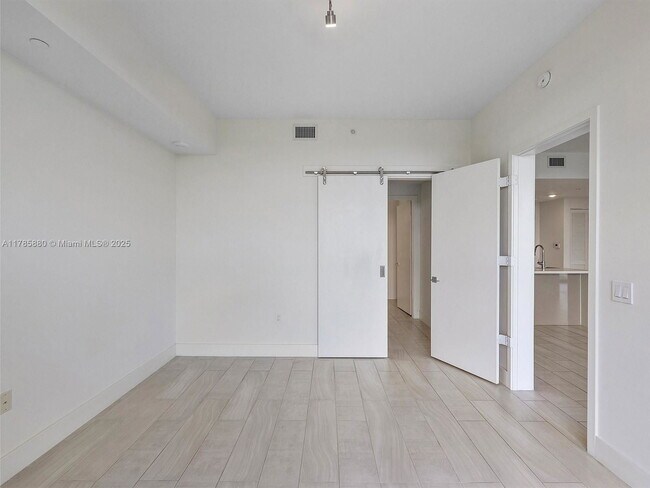 Building Photo - 2000 Metropica Wy