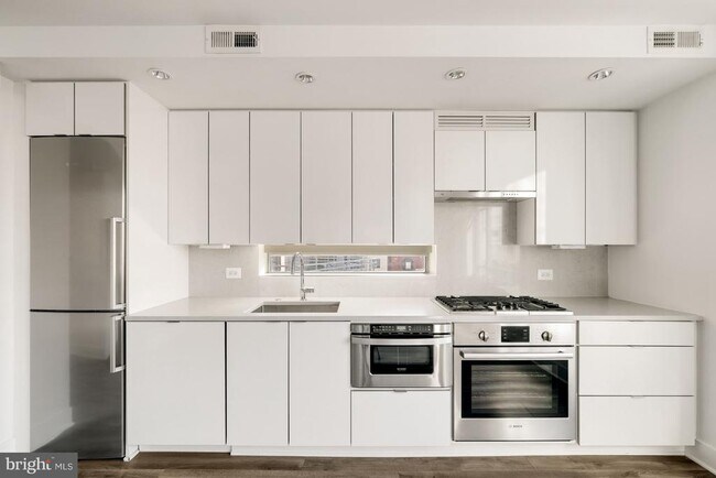 Building Photo - 1311 13th St NW