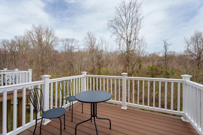 Building Photo - 1907 Swales Ct