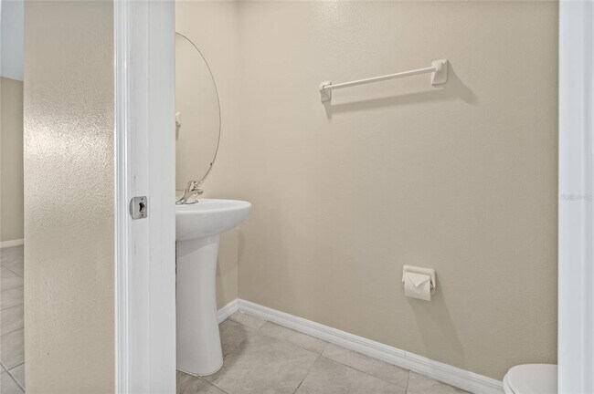 Building Photo - 16847 Delia St