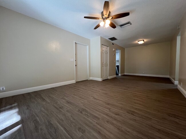 Building Photo - Newly Renovated Winter Springs Condo ~ New...