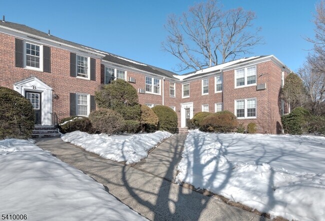 Building Photo - 101 Gates Ave