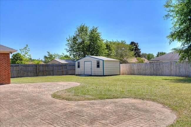 Building Photo - 207 Taylor Cir