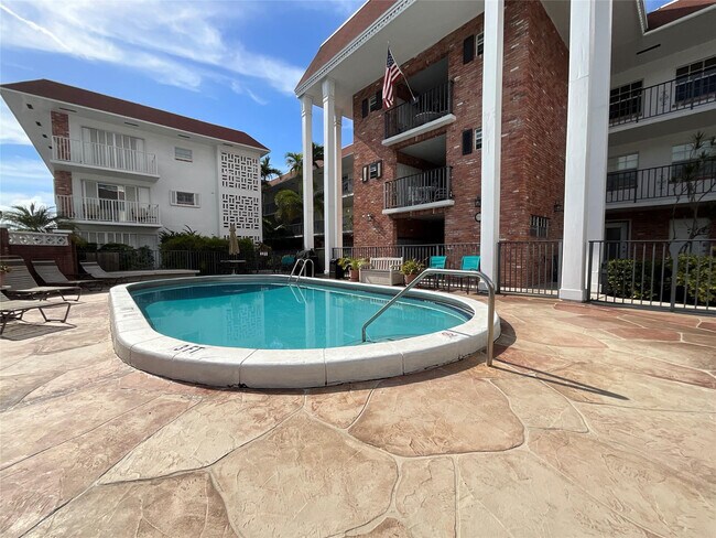 Building Photo - 2424 NE 9th St