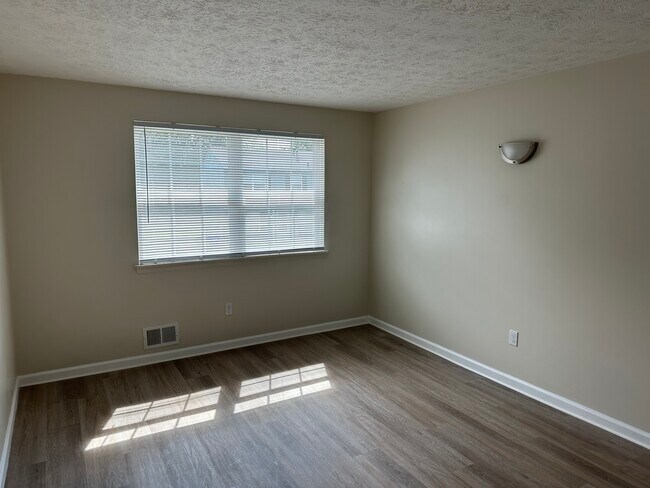 Building Photo - 72 Willowick Dr