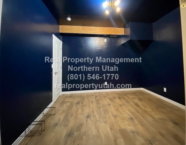 Building Photo - 3 Bed 3.5 Bath Layton Townhome Coming Soon!