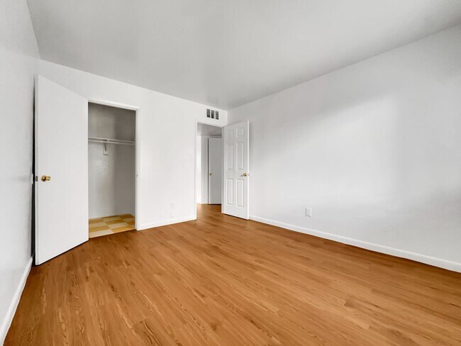 Building Photo - Central Phoenix 2/1 Ground Floor Super Clean.