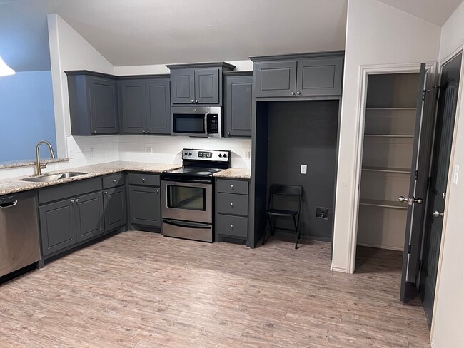 Building Photo - Amazing corner location in Wolfforth  4 be...