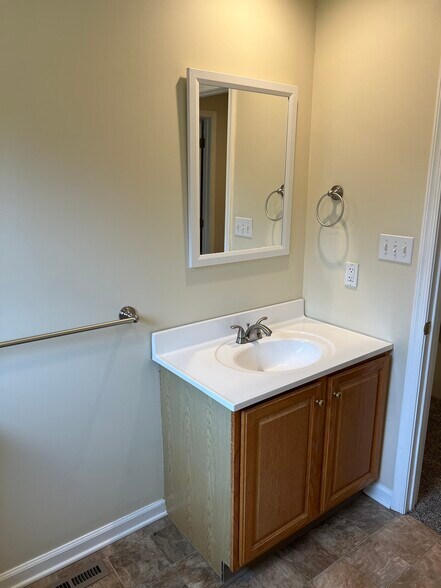 Building Photo - 4171 Kittatinny Dr