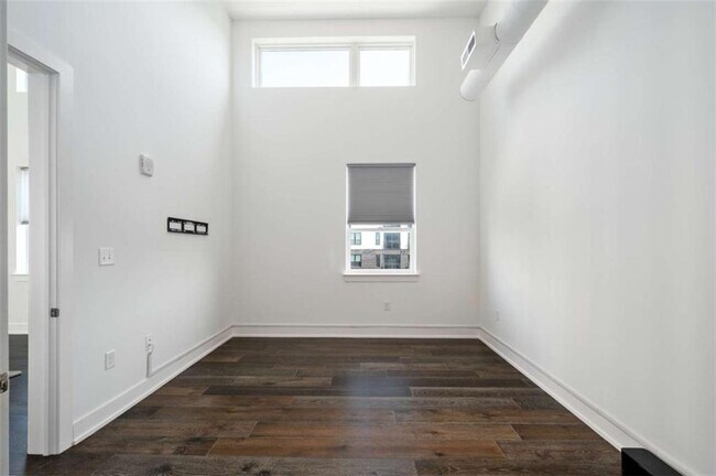 Building Photo - 775 Juniper St NE