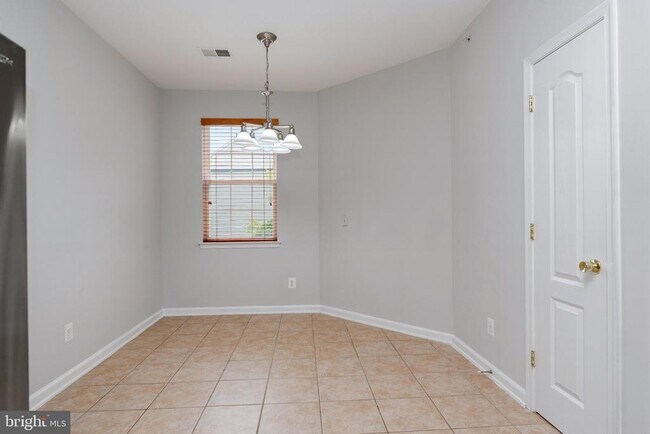 Building Photo - 13960 Greendale Dr