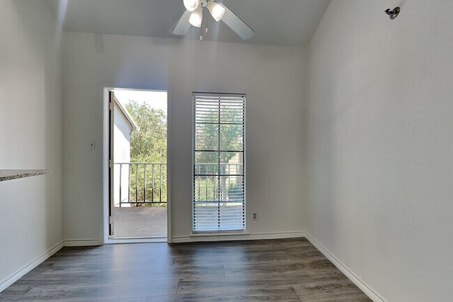 Building Photo - 3105 San Jacinto St
