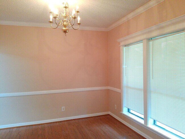 Building Photo - 6413 Marans St