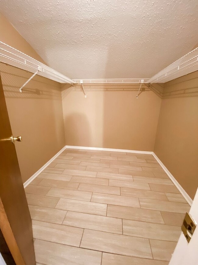 Building Photo - Townhome in Fort Walton Beach!