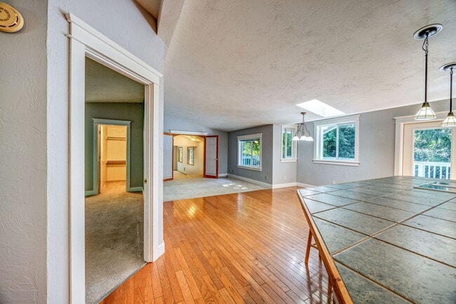 Building Photo - 4+ Bedroom Home - Surrounded by Nature, ne...