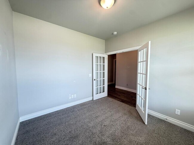 Building Photo - 9544 Monterey Dr