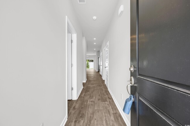 Building Photo - 2087 Victory Wy