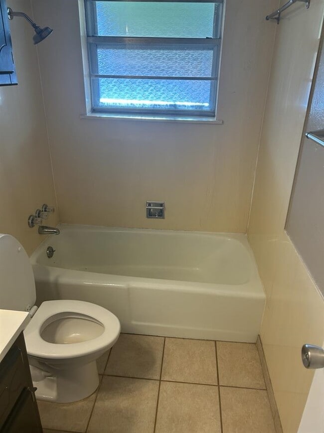 Building Photo - 4708 SE Sunnymeade