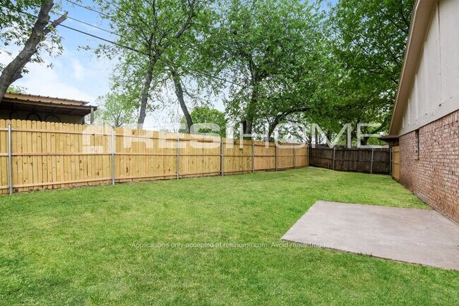 Building Photo - 623 Allencrest Dr