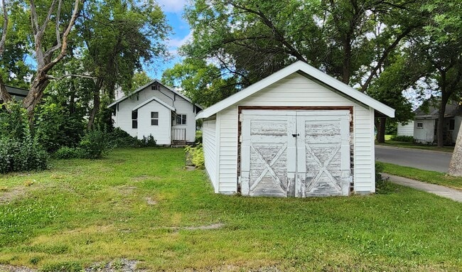 Building Photo - 701 9th St