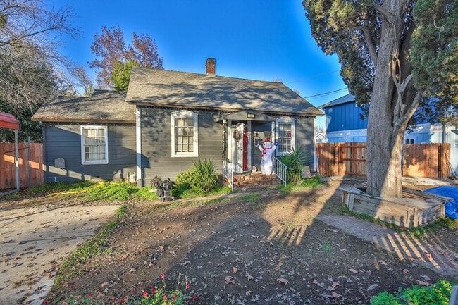 Building Photo - 35 Oak Ave