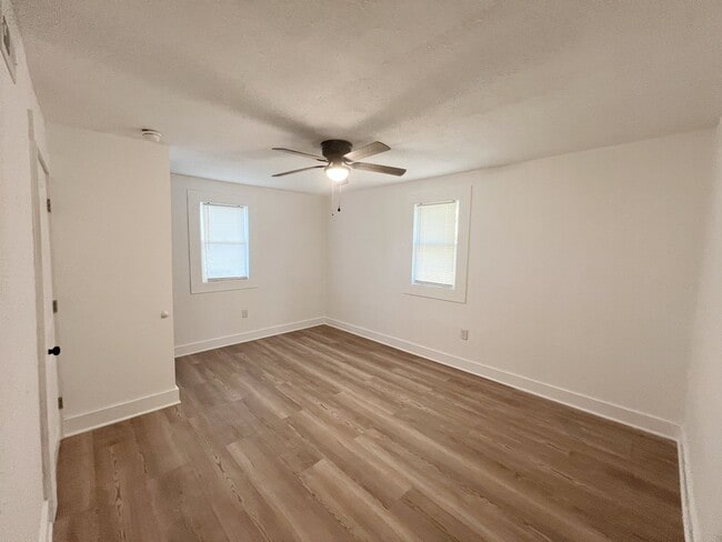 Building Photo - COMING SOON: Cozy 4-Bedroom Home in Kansas City ~ $500 MOVE-IN SPECIAL!