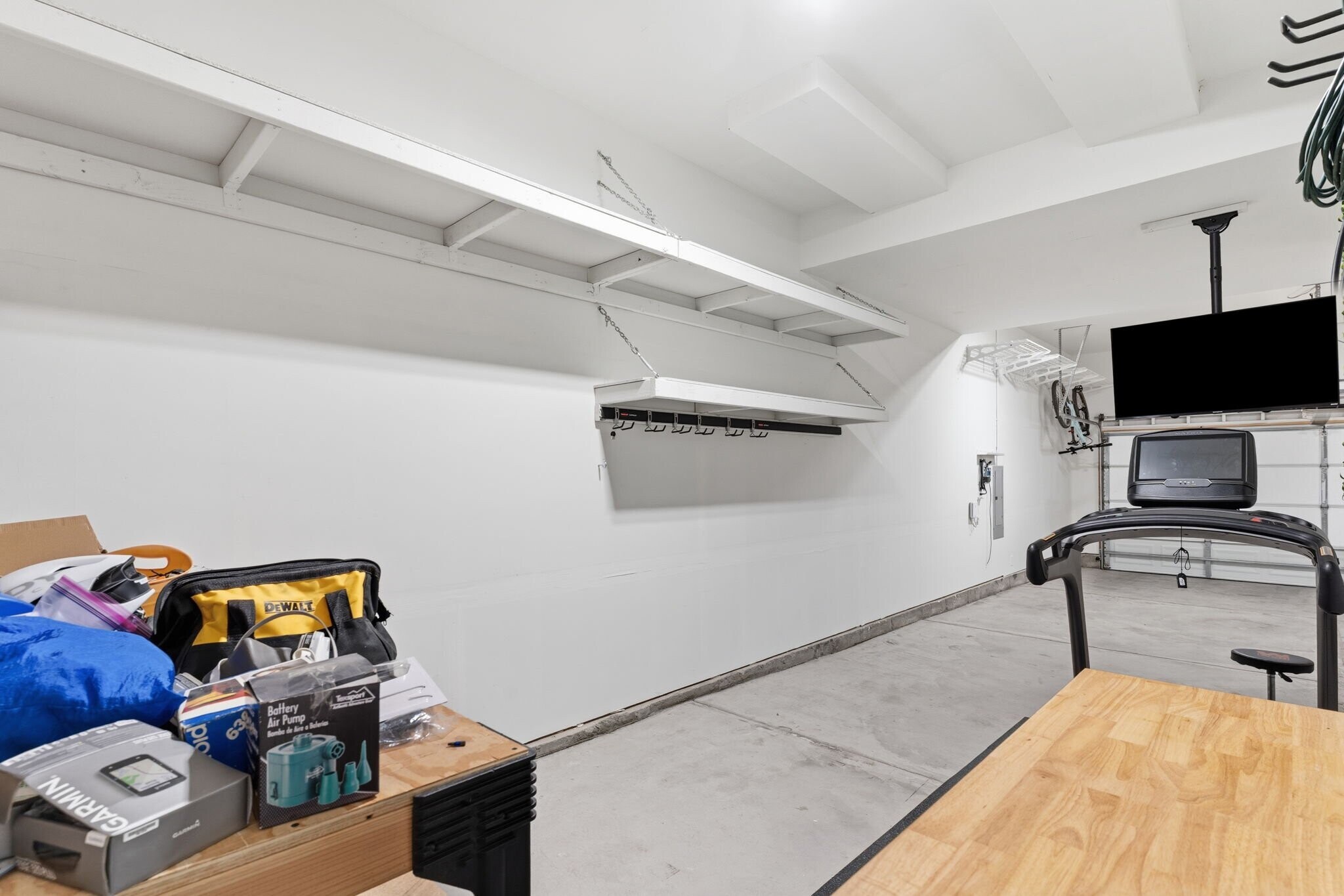 Building Photo - 10850 Matta Dr