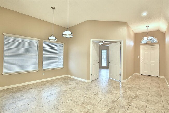 Building Photo - 13301 Tamayo Dr