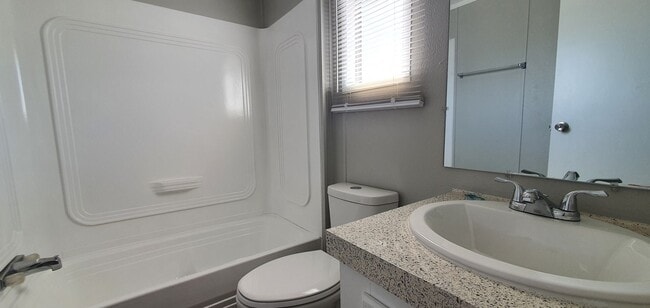 Building Photo - Remodeled 3 Bedroom 2 Bath Mobile Home in ...