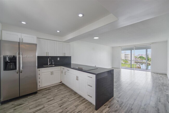 Building Photo - 2851 Leonard Dr