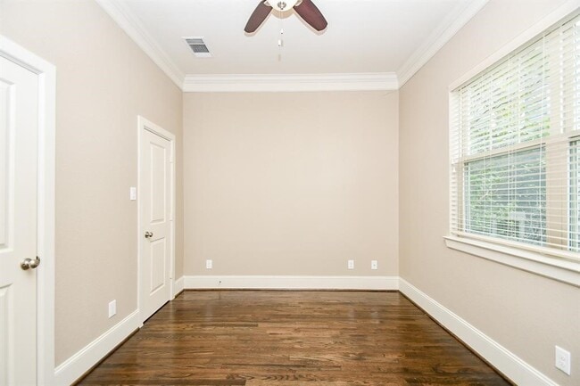 Building Photo - 716 Nicholson St