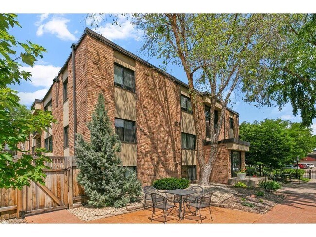 Building Photo - 2530 1st Ave S