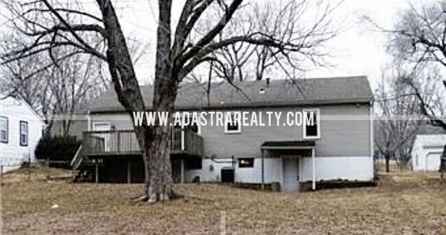 Building Photo - Affordable 3 Bedroom Ranch Home w/Finished Basement in KCMO-Available in AUGUST!!