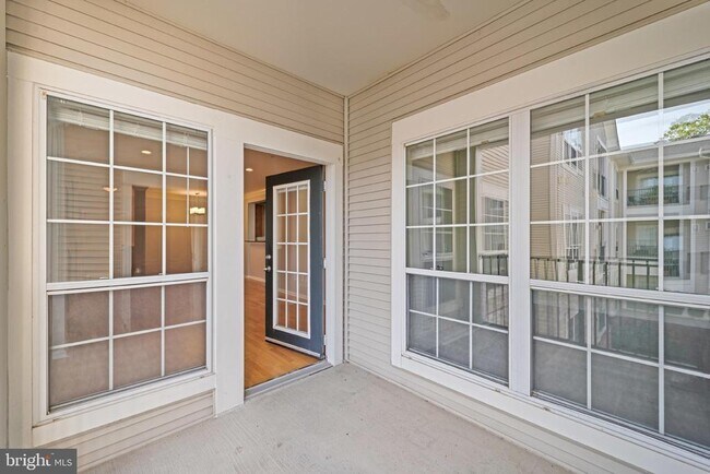 Building Photo - 4860 Eisenhower Ave