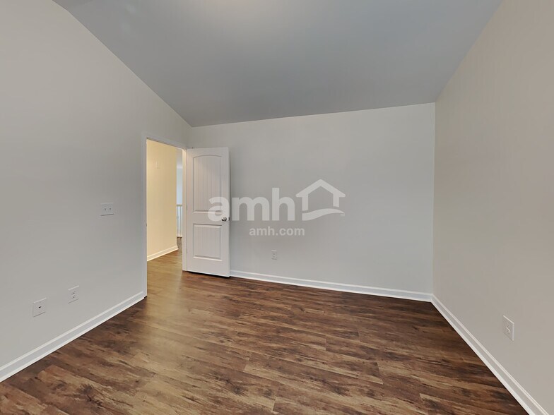 Building Photo - 1157 Paramount Dr