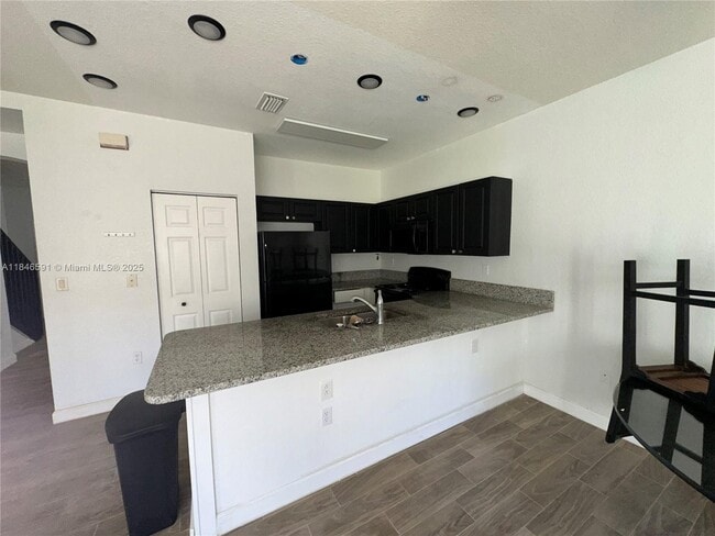 Building Photo - 4908 SW 141st Ave