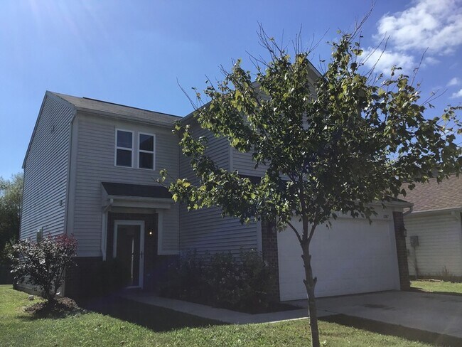 Building Photo - 4 bed 2.5 in Greenwood with HUGE fenced in...