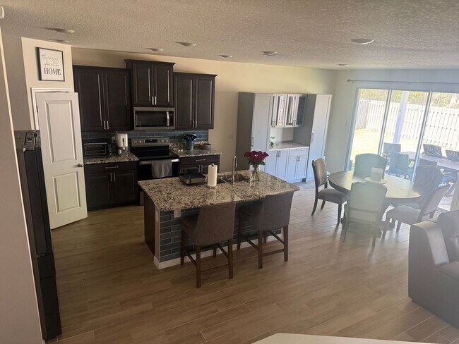 Building Photo - 4 Bedroom/3 Bath two-story home in Arbor Greens