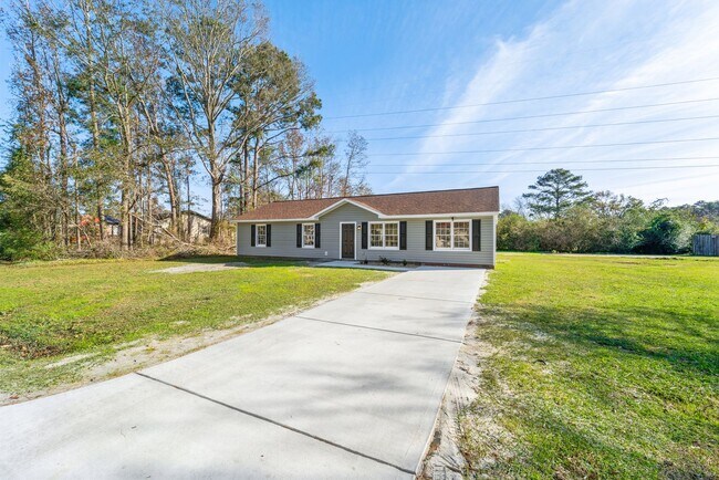 Building Photo - 136 Sandy Dr