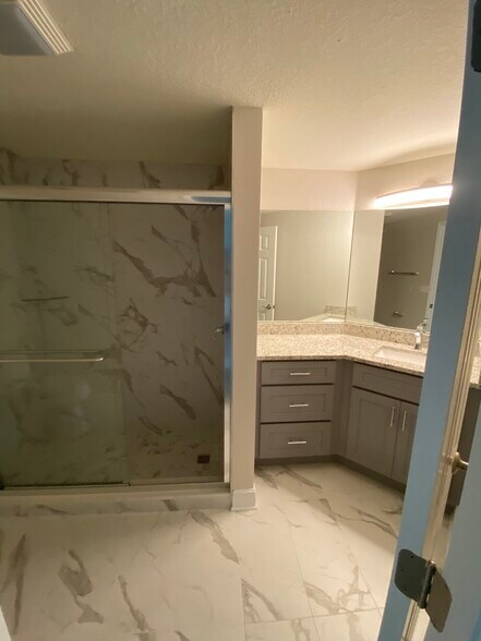 Guest Bath - 23660 Walden Center Dr