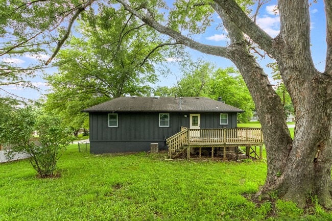 Building Photo - Spacious 4-Bed / 2-Bath Home – Grandview, MO