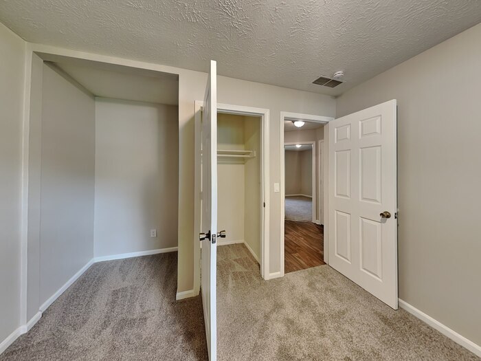 Building Photo - 940 Beacon Ln
