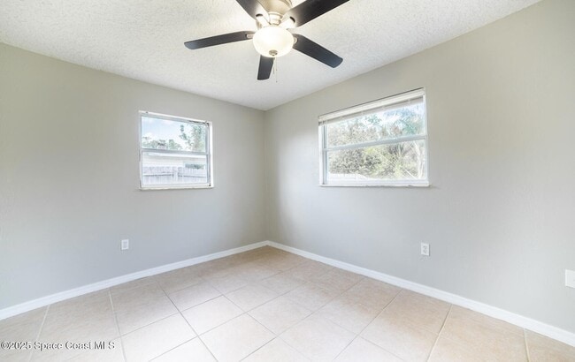 Building Photo - 2285 Dolphin Rd