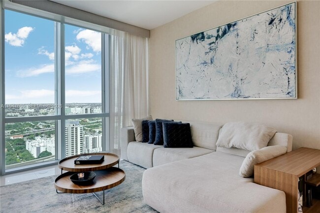 Building Photo - 851 NE 1st Ave